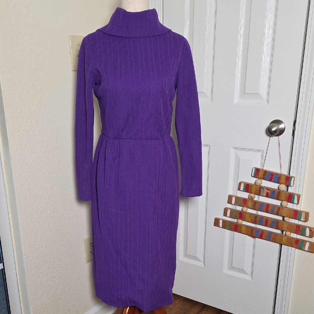 Vintage 1960s/1970s Elegant Purple Ribbed Knit Turtleneck Dress